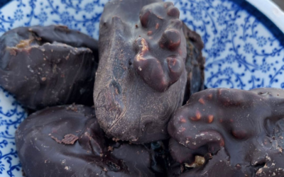 Dátiles con nuez bañados en chocolate